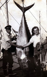 George Jaholkowski, the sculptor, with record bluefin tuna catch off Cape Town in June 1964