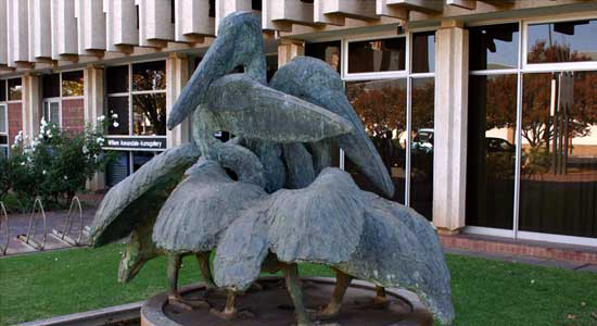 Hennie Potgieter bronze "Pelicans" in front of the Willem Annendale Kunsgalery, Lichtenburg / Ditsobotla (img.lakesideguesthouse.co.za)