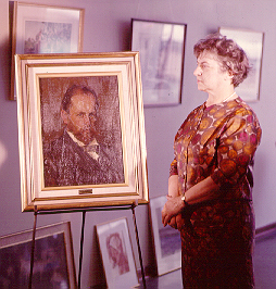 A "Gallery 101, Johannesburg" director viewing the 1909 portrait of Frans D. Oerder done by Eduard Salomon Frankfort when he was in South Africa