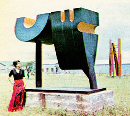Sculpture by Justinus van der Merwe (front) and Eben Leibbrandt (back), ill. in Kuns in die ope, Bylae tot Beeld, 16. April 1977, p. 6+7